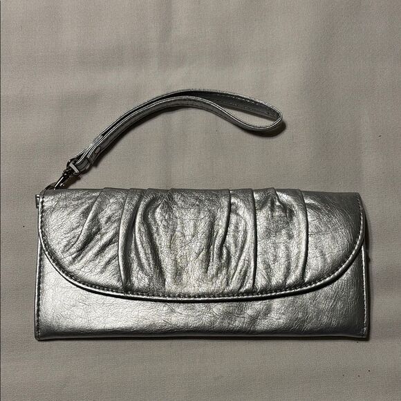 Minicci Silver Ruched Clutch with Wristlet - Picture 1 of 6